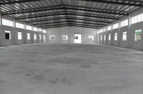 独院950平米钢构厂房，现成水电，交通便